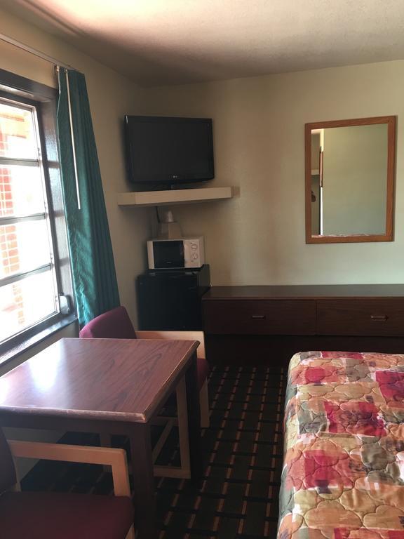 Best Value Inn Motel Sandusky マリアーナ エクステリア 写真